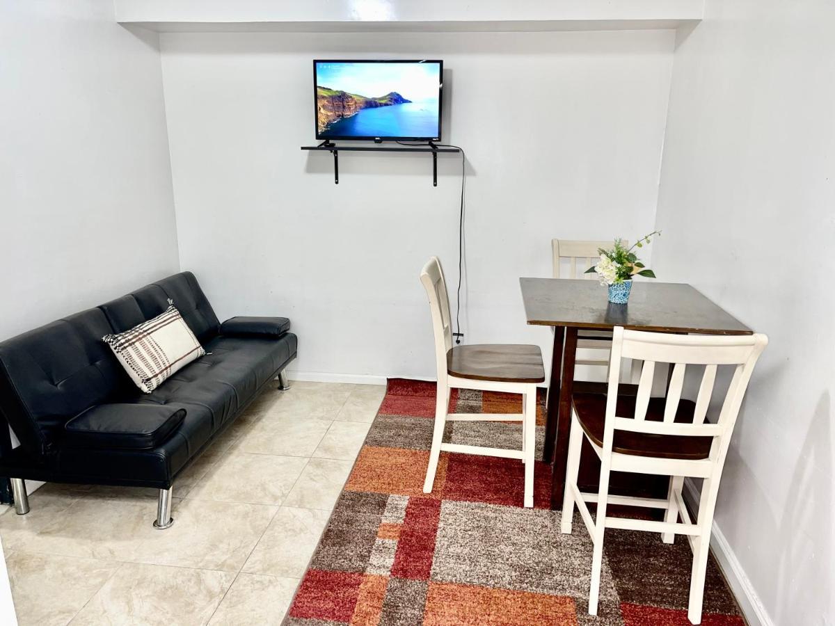 2 Bedrooms Lr Kit Bath And Backyard 2 Stops To Manhattan * Nueva York
